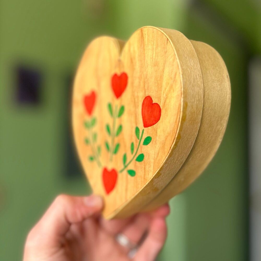 ❌SOLD Heart Shaped Wooden Heart Floral Box - Picture 2 of 8